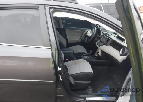 2017 Toyota Rav4 Xle z USA, uszkodzony, nr VIN 2T3RFREV9HW635885